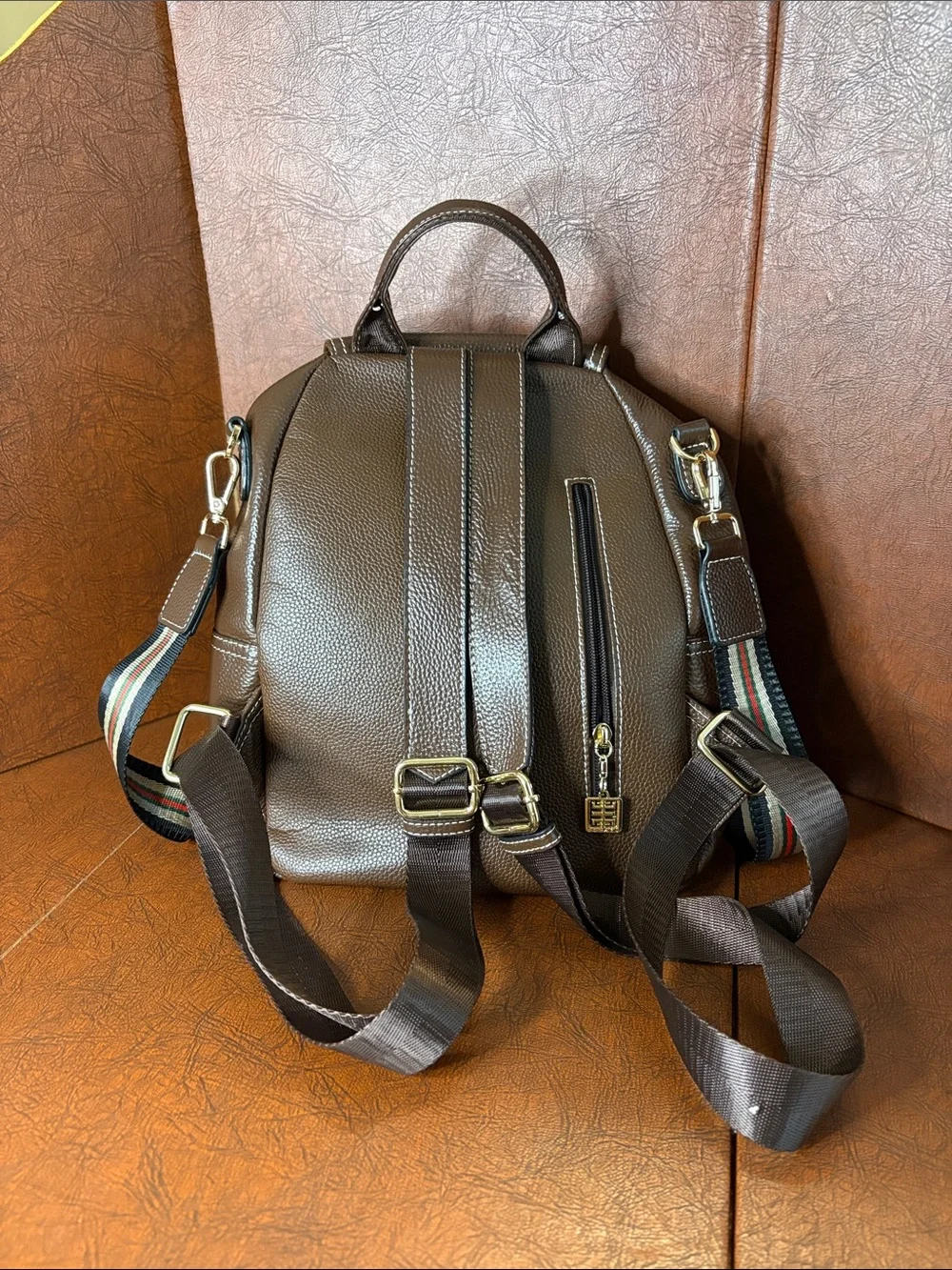 Unfamiliar￼ compact brown